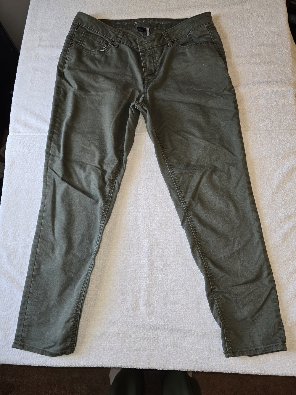 Olive Women’s Slim Capri Jeans -